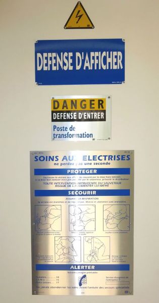 Pancartes risque électrique