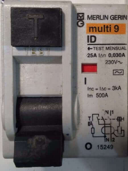 Définition  Disjoncteur - Disjoncteur électrique